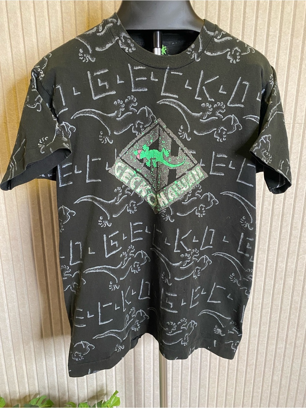 Vintage 90’s Gecko Hawaii T Shirt Black Large Single Stitch All Over Print